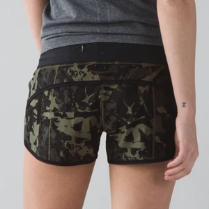 Lululemon Speed Short *H2OPop Cut Fatigue Green Black / Schwarz - Größe 6 - Bild 1 von 7
