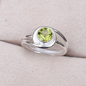 Natural Green Peridot Ring 925 Sterling Silver Peridot Ring Birthstone-HR074 - Picture 1 of 4