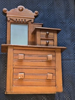 Cómoda Antigua Primitiva Vendedor Muestra HECHA A MANO con Espejo y 4 Cajones 19" Foto 1 de 4