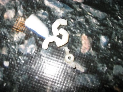 Associated 8-32 Rear Wheel Wing-Nut Knock Offs Plastic White (4) 6390 - Image 1 of 2