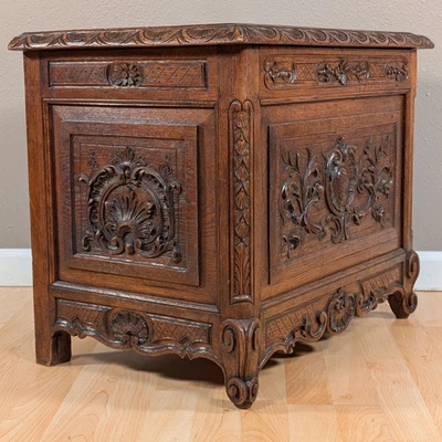 Antiguo baúl francés de juguete o manta Luis XIV en madera de roble Foto 1 de 4