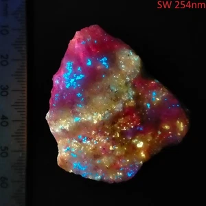 Aragonite Chondrodite Diopside Calcite fluorescent minerals Long Lake 268ct - Bild 1 von 8