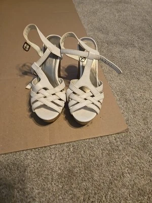 Sandalias de cuña de plataforma Brash para mujer talla 6 blancas con correas ajustables Foto 1 de 4