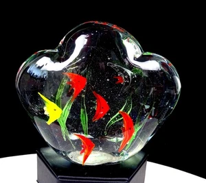 STUDIO ARTE VETRO ARANCIONE PESCE ANGELO A FORMA DI CONCHIGLIA ALGHE 4 1/4' FERMACARTE - Foto 1 di 7