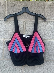 Madden NYC Häkel Crop Tank Top XL schwarz pink blau Herz Anhänger Festival Trendy - Bild 1 von 10