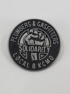 UA Union Pins Plumbers & Gasfitters Local 8 KCMO Solidarity Pin - Picture 1 of 3
