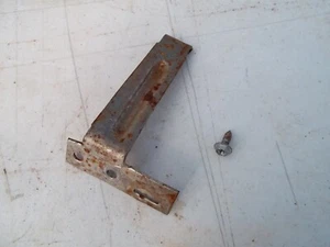 GM FULL SIZE SEAT BACK RH UPPER CHROME TRIM MOLDING SIDE RETAINER BREACKET MOUNT - Picture 1 of 3