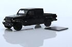 2021 Jeep Gladiator JT camionnette noire avec housse de lit modèle moulé sous pression échelle 1:64