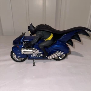 Corgi Batman Batcycle 1:16 Scale Die-Cast Motorcycle With Figure - Picture 1 of 6