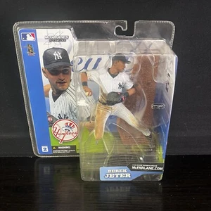 Derek Jeter 2002 McFarlane Toys Series 2 MLB New York Yankees Baseball Sealed - Picture 1 of 18