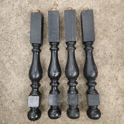 Patas de husillo de mesa de madera torneada de salvamento antiguas  Foto 1 de 4