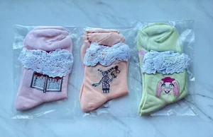 PAQUETE Melanie Martinez Calcetines de Encaje Sellados K-12 Mercancía con Licencia Oficial NUEVO - Imagen 1 de 14