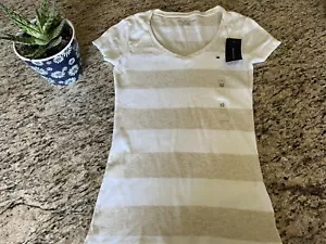 Womens Tommy V-neck Shirt sz XS NWT - Picture 1 of 2