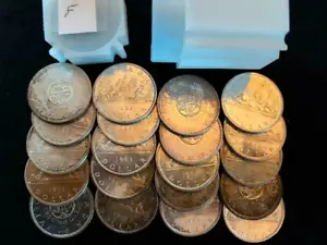 CANADIAN SILVER DOLLARS BULK LOT 20 COINS 1967 OR EARLIER .800 - Bild 1 von 1
