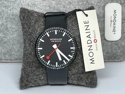 Reloj Mondaine Clásico Correa Negra y Esfera Negra 42mm A660.30328.64SBB Foto 1 de 2