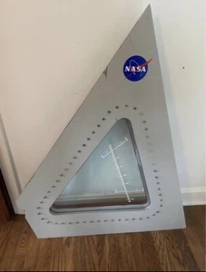 Apollo spacecraft window - NASA - Movie Prop - Apollo 11-Lunar Lander-Armstrong - Picture 1 of 5