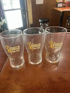 3 geschmiedete irische kräftige Pint Gläser Glaswaren CONOR MCGREGOR GUINNESS UFC Fighter - Bild 1 von 5