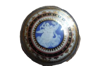Antike Pate Sur Pate Engel Design unter bemaltem konvexem Glas - Bild 1 von 11