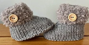 New unisex Grey Baby Hugg….ly Booties BORN IN 2024 0-3 Months Hand Knitted