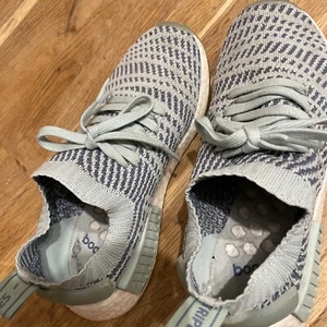 adidas Turnschuhe Größe 4,5 Top Zustand - Schnäppchen UVP £ 120 - Bild 1 von 9