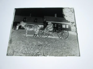 ONE (1) EARLY 1900s GLASS NEGATIVE: MAINE, "COUPLE, HORSE & LARGE WAGON, HOUSE" - Picture 1 of 1