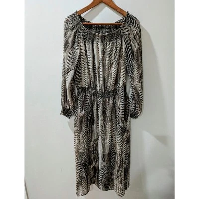 Vestido midi con estampado de animales W By Worth al hombro  Foto 1 de 4