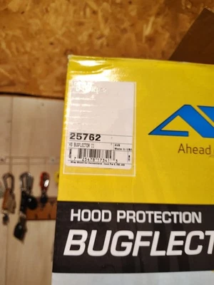 Защитный дефлектор капота AVS Bugflector II Smoke Bug для Chrysler Pacifica 25762 - Изображение 1 из 4