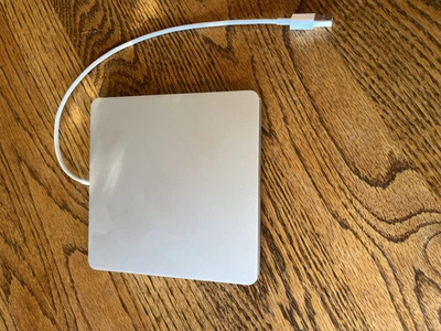 Unidad de CD DVD portátil Apple USB SuperDrive A1379 A8 plateada Foto 1 de 2