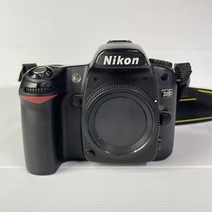 Nikon D80 Digital SLR 10.2mp Camera Body Battery Charger Shutter Count 25k - Picture 1 of 15