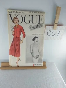 VOGUE 4832  VINTAGE MISSES SUIT WITH TWO SKIRTS. - Picture 1 of 3