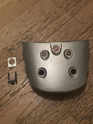 SYM pannello posteriore in alto per Jet Euro 50X / Red Devil ET:83750-G22-000 Ar - Immagine 1 di 4