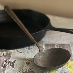 Antike handgeschmiedete Stahlkelle aus den 1880er Jahren - Hohlgriff Cowboy Küchendeko A4 - Bild 1 von 23