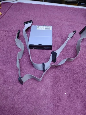 (solo piezas) Unidad de disquete Alps Electric Co. DF354H 1,44 MB 3,5" (con 2 cables) Foto 1 de 4