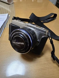 Olympus PEN Silver Mirrorless Camera with 14 42mm and 17mm Lens Set Japan - Picture 1 of 5
