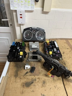 KIT ECU SEMI AUTO VAUXHALL ASTRA H MK5 04-10 1.6 Z16XER COMPLETO 55559394 SMV32 - Immagine 1 di 4