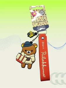 San-X Rilakkuma Kuma Goes Shopping in Sweater  Rubber Strap Keychain - Picture 1 of 2
