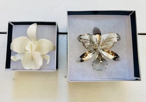 Vintage Flower Orchid Brooch Brooches Set of 2 Iris White Silver Tone Pins - Bild 1 von 8