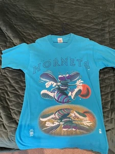 Vintage Charlotte Hornets T-Shirt ~ 90s AOP NBA US PRO SPORT | Official - Bild 1 von 4