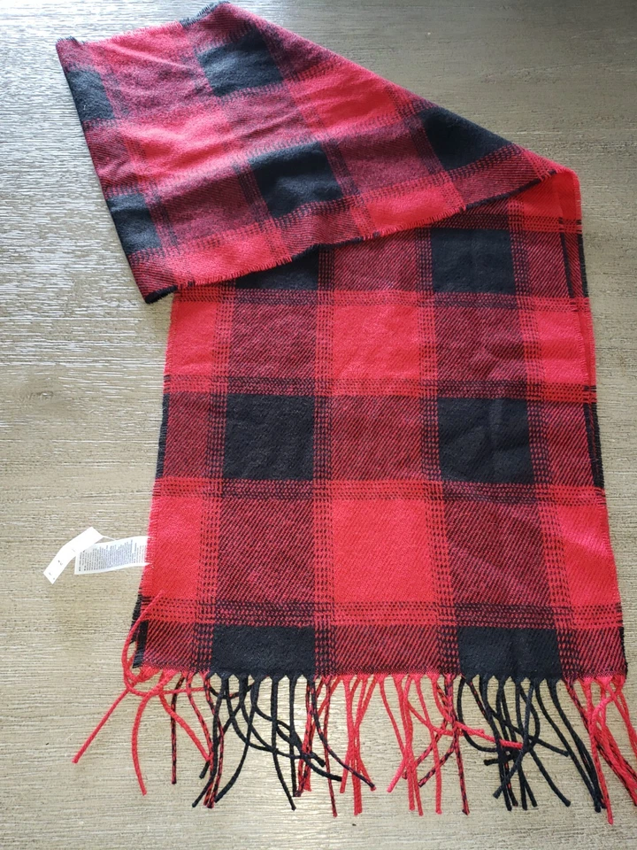 Hombre o Mujer NUEVO NUEVO CON ETIQUETAS VIEJO AZUL MARINO Rojo Negro BUFANDA DE INVIERNO A CUADROS 66 X 13 PULGADAS ¡BONITO! Foto 1 de 1