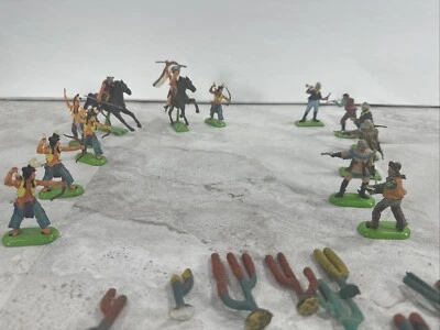 Винтажный BRITAINS различные солдатики фигурки 1971 и другие годы лот из 13 и кактус - Изображение 1 из 4