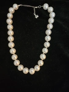 White Faux Pearl Necklace Chunky Classic Signed Premier Designs 17- 19" Around - Picture 1 of 5