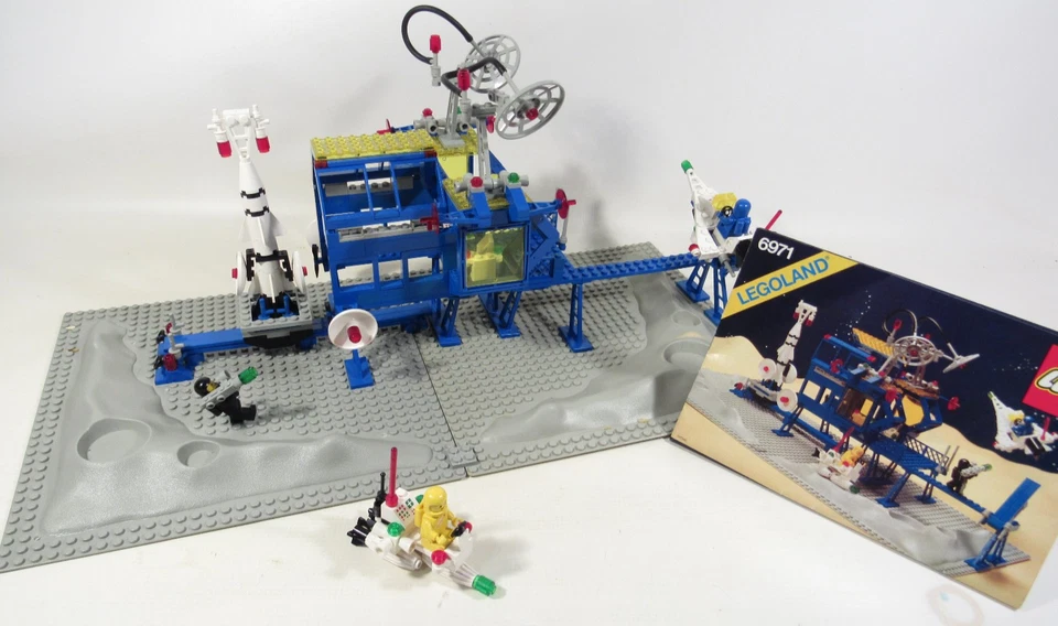 LEGO Classic Inter-Galactic Command Base (6971) 100% Complete w/ Instructions - Image 1 of 4