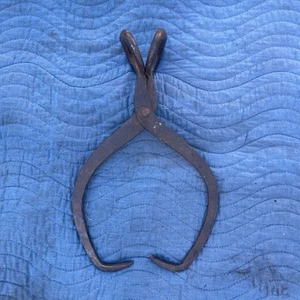Ice Block Tongs Carrying Hay Bales, Wood, Primitive Tool Cast Iron Tongs - Picture 1 of 6