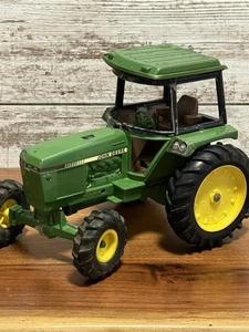 Vintage ERTL John Deere Utility Tractor With Cab 1/16 Scale, Die-cast Farm Toy - Picture 1 of 22