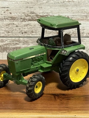 Vintage ERTL John Deere  Row-Crop Tractor 1/16 Scale, Die-cast Farm Toy - Image 1 of 4