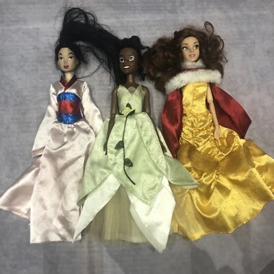 Pacote de bonecas princesa Disney Store Belle Mulan Tiana - Imagem 1 de 4
