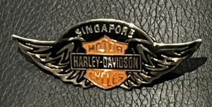 MOTORRAD Pin Anstecker HARLEY DAVIDSON DEALER SINGAPUR - Bild 1 von 2