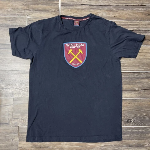 West Ham United London EPL Official Merchandise Fan T Shirt Men Medium EUC Cover