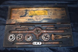 Juego de placas de tornillo vintage Greenfield Little Giant Tap & Die No.1 estuche de madera - Imagen 1 de 16