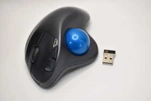 Mint Logitech M570 Wireless Trackball Mouse Ergonomic Black + Unifying Receiver - Picture 1 of 2